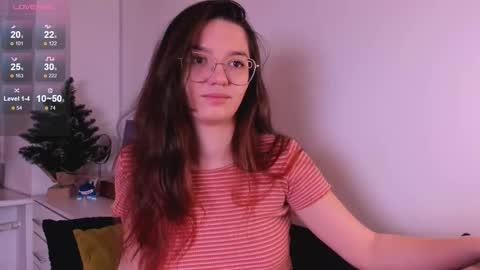 Snapshot of miabellee_ chatting on December 14, 9:41 pm mia online show from December 14, 9:41 pm