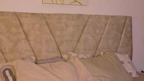 Snapshot of miablumm_ chatting on December 2, 11:37 am miablumm_ online show from December 2, 11:37 am