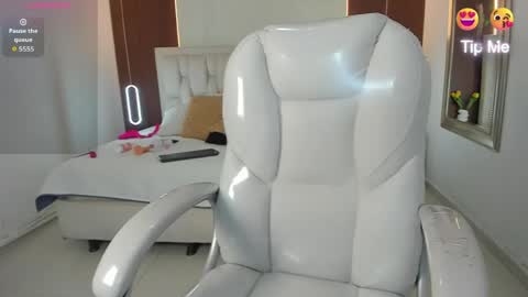 Snapshot of miabrunette23 chatting on June 7, 6:17 am MIA online show from June 7, 6:17 am