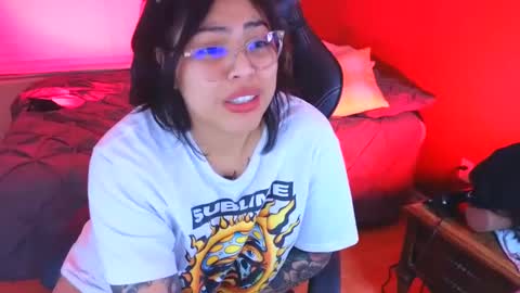 Mia online show from December 24, 7:28 am