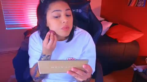 Mia online show from January 4, 12:05 am