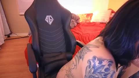 Mia online show from January 16, 7:38 am