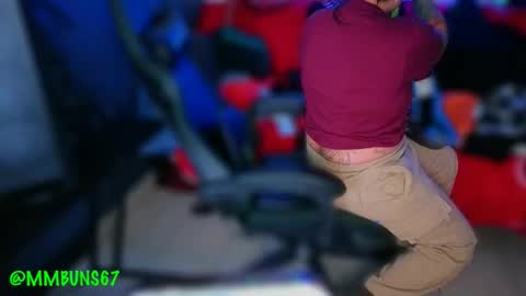 Mia online show from December 1, 3:33 am