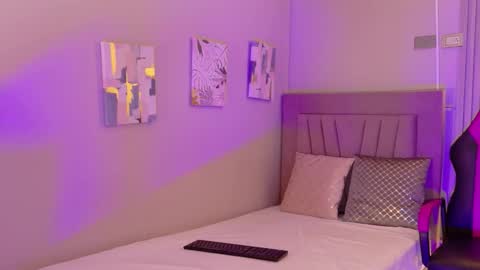 Mia online show from December 5, 12:14 pm