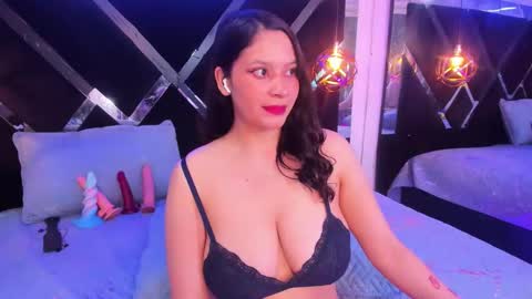 Snapshot of miacharloth chatting on February 25, 1:37 am Mia online show from February 25, 1:37 am