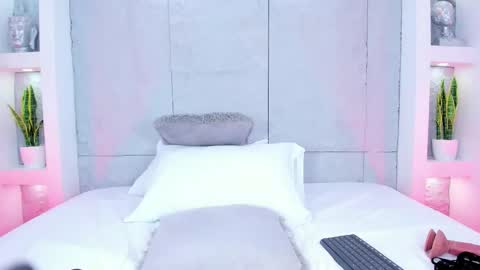 mia online show from October 27, 5:50 pm