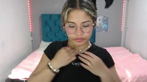 miacumgirl online show from June 9, 12:17 pm