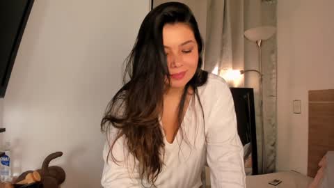 Snapshot of miadanielss chatting on January 6, 6:58 am IG Yojanagomez online show from January 6, 6:58 am