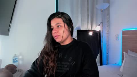 Snapshot of miadanielss chatting on February 17, 12:27 pm IG Yojanagomez online show from February 17, 12:27 pm