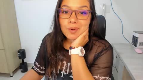 Snapshot of miadanielss chatting on March 1, 4:44 pm IG Yojanagomez online show from March 1, 4:44 pm