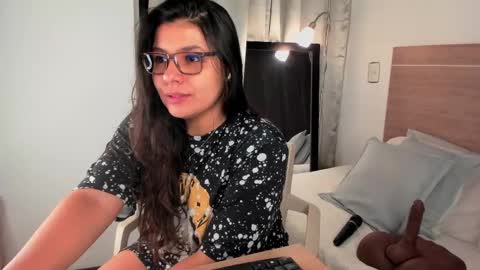 Snapshot of miadanielss chatting on March 5, 2:25 am IG Yojanagomez online show from March 5, 2:25 am