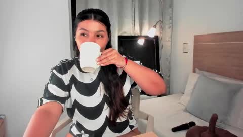 Snapshot of miadanielss chatting on March 7, 12:37 am IG Yojanagomez online show from March 7, 12:37 am