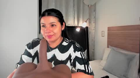 Snapshot of miadanielss chatting on March 7, 3:40 am IG Yojanagomez online show from March 7, 3:40 am
