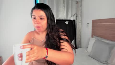 Snapshot of miadanielss chatting on March 9, 10:52 pm IG Yojanagomez online show from March 9, 10:52 pm