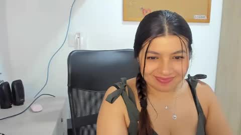 Snapshot of miadanielss chatting on March 10, 4:57 pm IG Yojanagomez online show from March 10, 4:57 pm