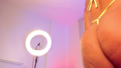 IG Yojanagomez  online show from February 5, 1:16 pm