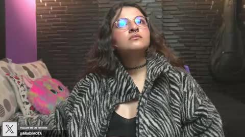 Mia online show from November 1, 7:21 am