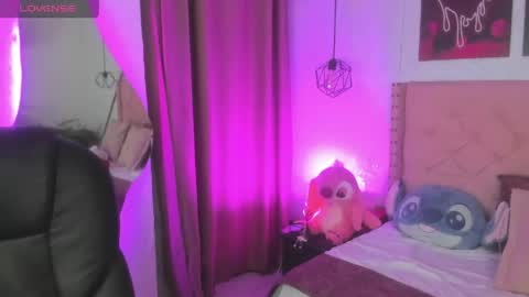 Mia online show from June 3, 3:31 am
