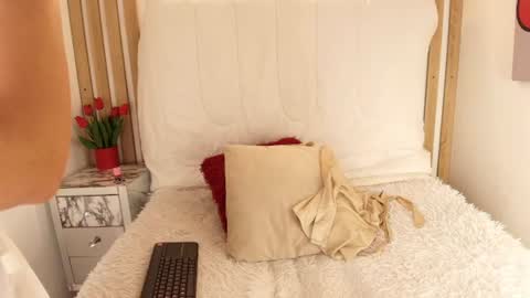 Mia  online show from June 11, 12:32 am