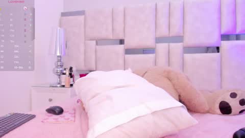 Mia  online show from December 17, 11:38 pm