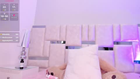 Mia  online show from January 10, 9:10 pm