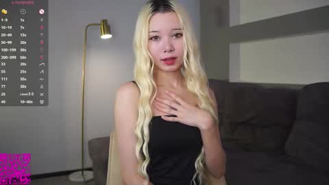 Mia online show from September 24, 6:39 am