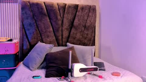 miagomezx online show from February 4, 7:09 pm