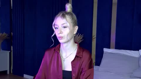 Mia online show from October 1, 5:41 pm