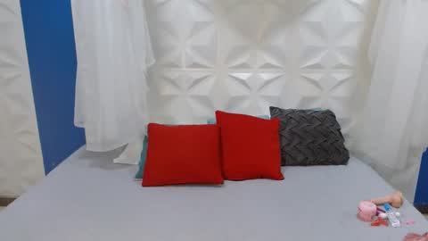 Snapshot of miagreys1 chatting on November 11, 11:32 am miagreys1 online show from November 11, 11:32 am