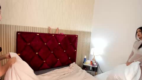 Snapshot of miah_bella chatting on October 17, 8:00 pm Miah and Bella online show from October 17, 8:00 pm