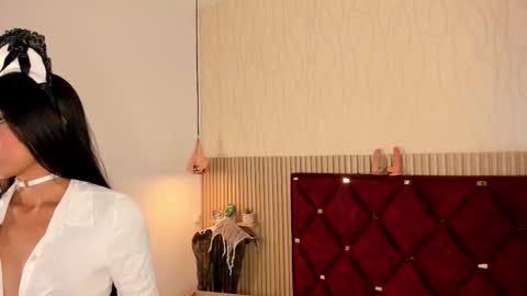 Snapshot of miah_bella chatting on October 31, 7:04 pm Miah and Bella online show from October 31, 7:04 pm