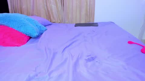 Miah  online show from December 10, 5:44 pm