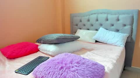 Miah  online show from February 9, 7:19 pm
