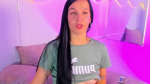 Snapshot of miahansson chatting on May 22, 10:48 pm MIA online show from May 22, 10:48 pm