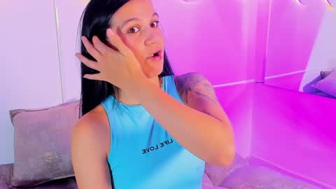 Snapshot of miahansson chatting on May 25, 8:37 pm MIA online show from May 25, 8:37 pm