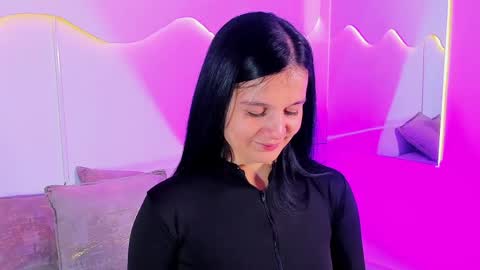 Snapshot of miahansson chatting on June 2, 8:33 pm MIA online show from June 2, 8:33 pm