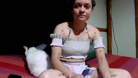 Snapshot of miahells chatting on May 4, 10:39 pm Mia Sam online show from May 4, 10:39 pm