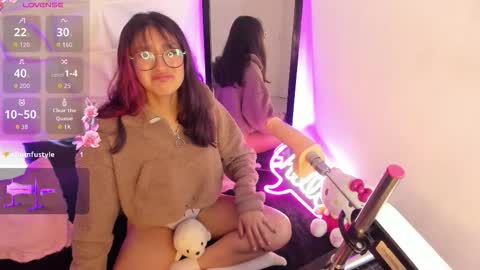 Mia online show from September 18, 1:13 pm
