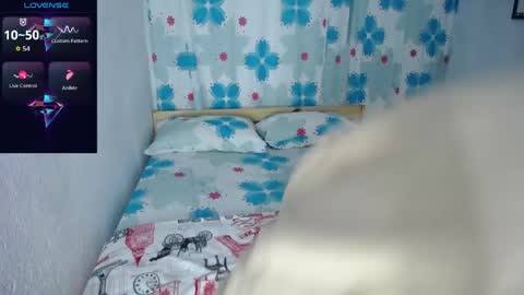 Snapshot of miajoseph_ chatting on April 20, 2:36 am miajoseph_ online show from April 20, 2:36 am