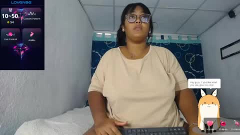 Snapshot of miajoseph_ chatting on May 2, 3:33 am miajoseph_ online show from May 2, 3:33 am