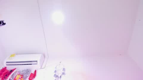 miakirshner_ online show from January 24, 8:43 pm