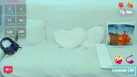 Snapshot of miakittyy chatting on May 13, 9:11 pm Mia Kittyy online show from May 13, 9:11 pm