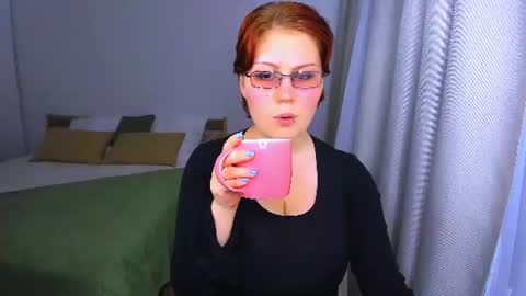 mialacrice online show from June 9, 7:36 pm