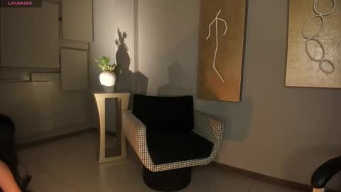 Call me Mia  online show from December 17, 7:09 pm