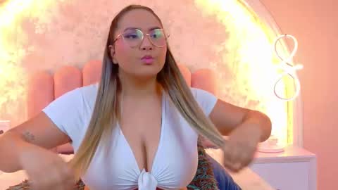 Mia online show from February 10, 12:37 am