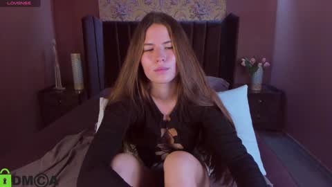 Mia online show from December 5, 8:55 am