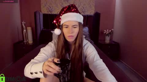 Mia online show from December 25, 5:37 am