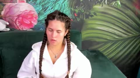 Mia online show from September 10, 7:41 am