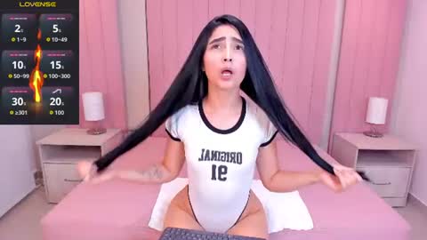 mialiore_ online show from July 22, 12:19 pm