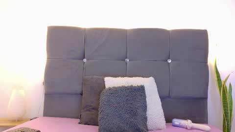 Snapshot of miamackleyn_ chatting on July 5, 1:18 pm MIA online show from July 5, 1:18 pm
